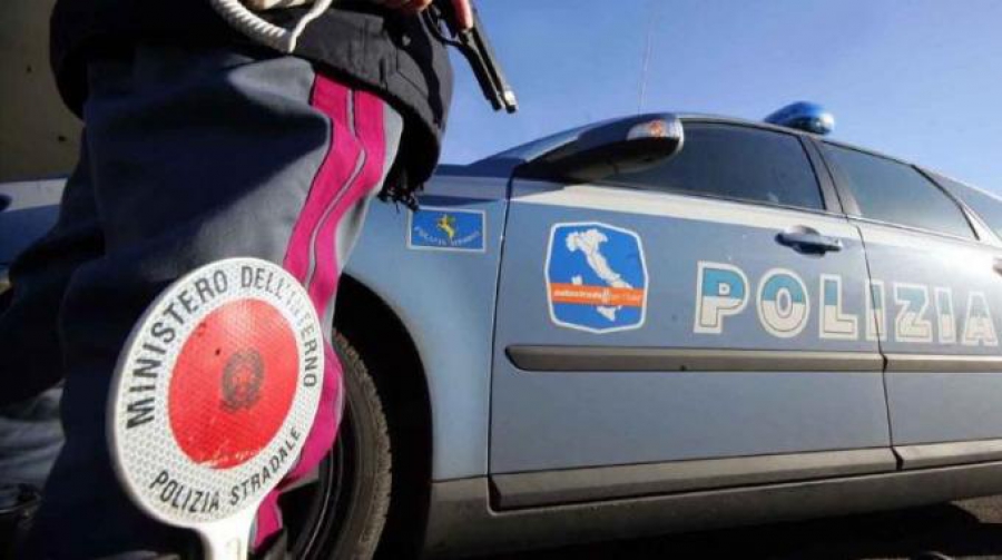 Smascherato. espulso, resta in italia sotto falso nome. arrestato ... Controllo documenti polizia di stato