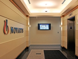 Sciopero alla Novartis di Siena, i lavoratori presidiano i cancelli