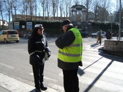 Asciano, arriva il “Nonno Vigile” all’uscita di scuola per la sicurezza dei bambini