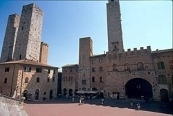 La Vernaccia di San Gimignano in Anteprima tra le torri