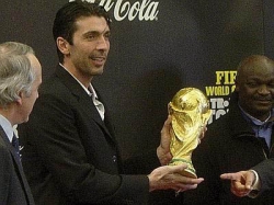 Carrara, da venerdì in onda “Tg Buffon”. Il portiere interverrà con sms dal Sudafrica