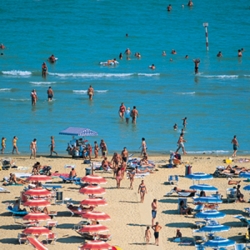 Estate 2010, i fiorentini scelgono il mare ma le vacanze sono sempre più “mordi e fuggi”