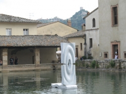 Forme nel Verde sulla Francigena in Val d’Orcia con la personale di Yoshin Ogata