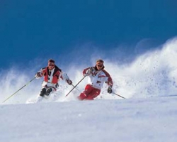 “Oltre le barriere”, sull’Abetone si formano maestri di sci per insegnare ai disabili