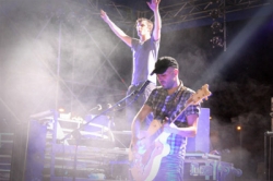 Motel Connection live in spiaggia per il Summer Giglio Beach Party