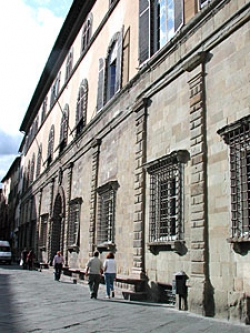 Carta canta, Lucca capitale italiana per vincere la crisi