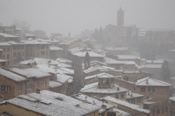 Torna la neve in Toscana, su Facebook Renzi sconsiglia l’uso dell’auto