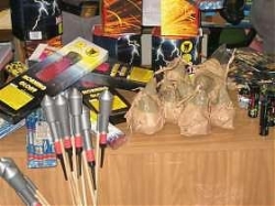 Siena, sequestrati oltre 300mila fuochi pirotecnici dalla Guardia di Finanza