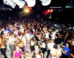 Alcol e drug free, a Carrara la prima discoteca per un “Ballo senza sballo”