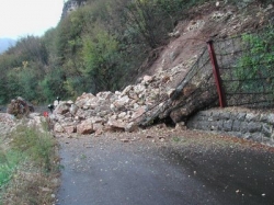 Frana a Polcanto, riapertura prevista il 17 gennaio. C’è ancora del materiale da rimuovere