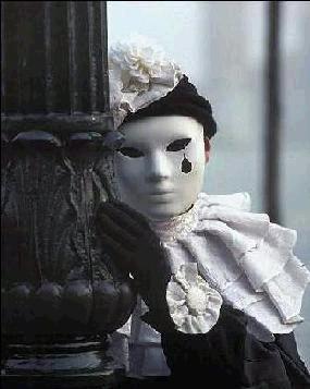 Comico anzi serio. La recessione del carnevalesco