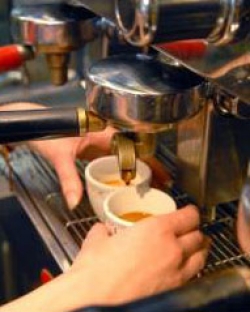 La crisi taglia le spese dei toscani in bar e ristoranti. Uno su quattro ha ridotto i consumi