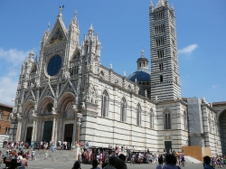 Divina Bellezza 2015, il Duomo di Siena al centro della città