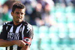 «Capitano, mio capitano». Vergassola, addio al calcio giocato. Siena saluta la bandiera