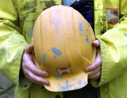 Si ribalta gru. Operaio muore nel centro di Arezzo