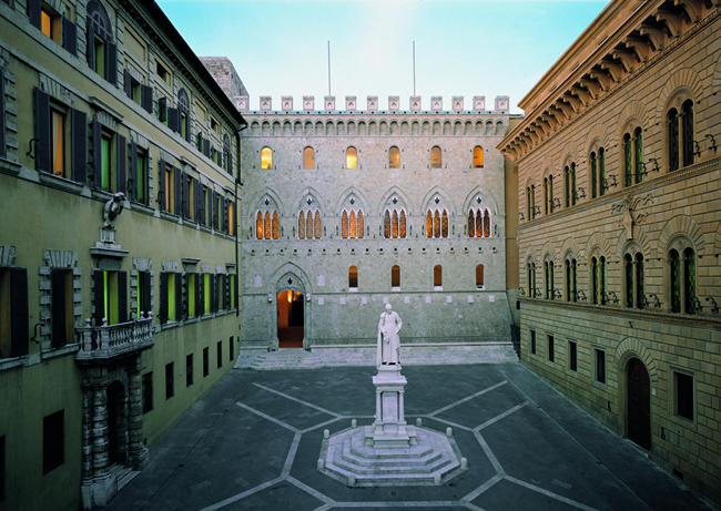 Natale di solidarietà per Banca Mps, raccolta fondi per le onlus