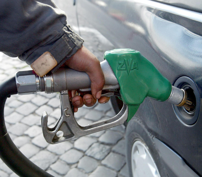 Benzinaio furbetto. Clonava carte ai clienti per comprare barili di diesel