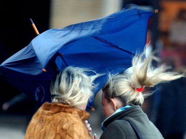 Torna l’incubo vento. Giovedì allerta meteo, raffiche fino a 80 km/h