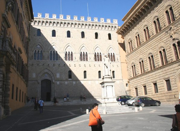 Tempi duri per i sindacati targati Montepaschi. Dopo 25 anni non hanno più un Sindaco di Siena iscritto alle loro sigle. E annunciano battaglia