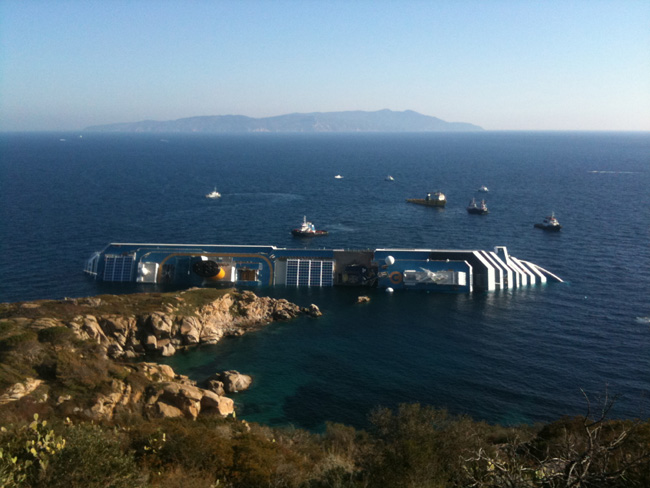 Nave naufragata al Giglio, sospese le ricerche a bordo causa maltempo