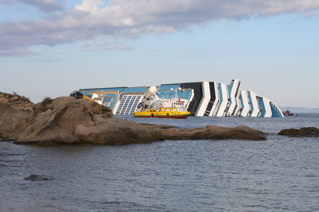Naufragio Concordia, tremano le assicurazioni. «E’ il maggiore disastro marittimo di sempre»