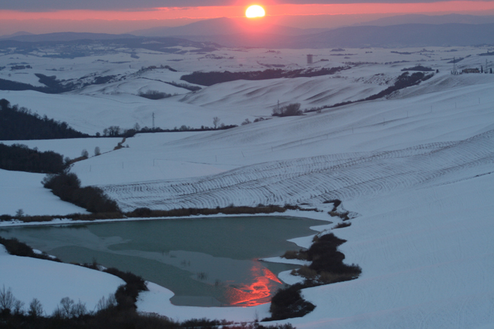 Crete Senesi dipinte di bianco