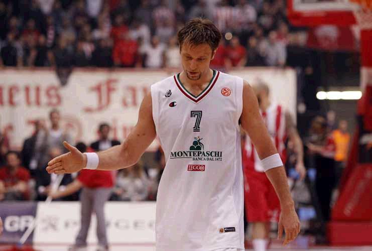 A Siena non bastano l’orgoglio e il cuore. Vince l’Olympiacos, Montepaschi fuori dall’Euroleague