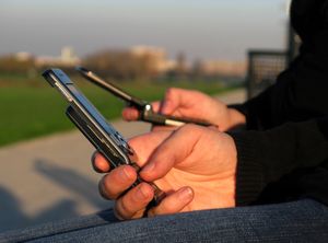 Energia umana. Nascono all’Università di Pisa i cellulari che si ricaricano con il calore corporeo