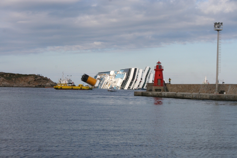 Naufragio Concordia, l’Isola del Giglio a tutela della stagione turistica. «Ridurre l’area interdetta alle attività marittime»