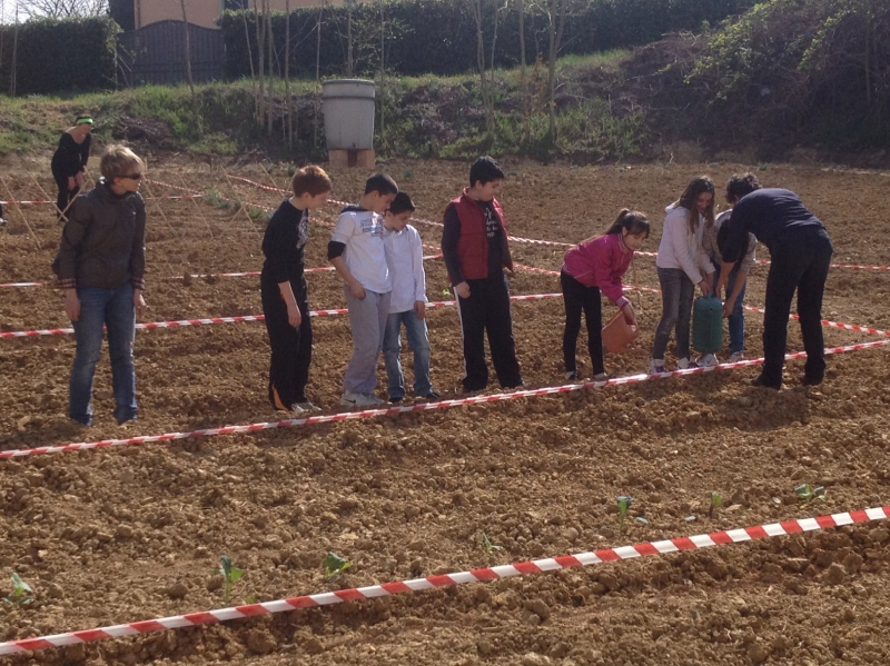 Compost per la semina dell’orto, a Sant’Ermo bambini contadini per un giorno