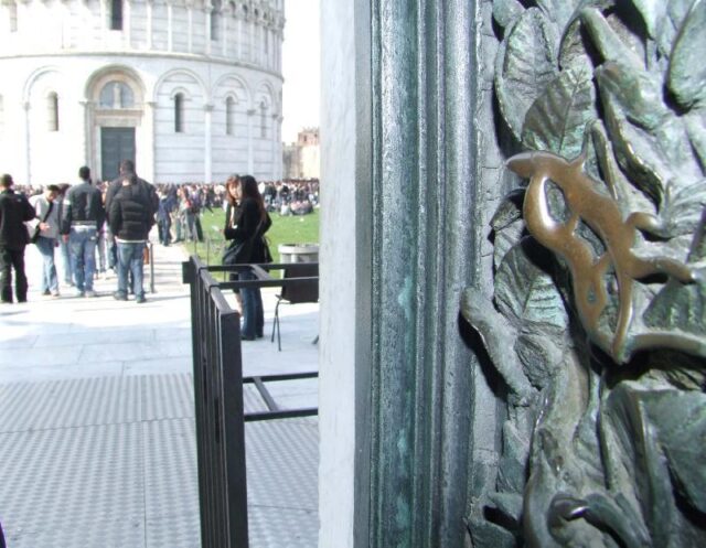 lucertola duomo pisa.jpg