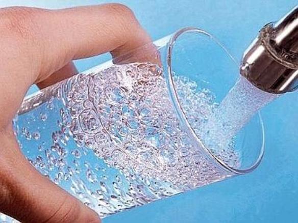 Meno plastica nell’ambiente e risparmio per i cittadini con i fontanelli di acqua ad alta qualità