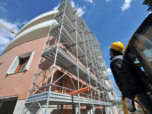 Segnali di ripresa. Edilizia, in aumento imprese e operai occupati. Marchettini: «Soddisfatti ma occorre cautela»»