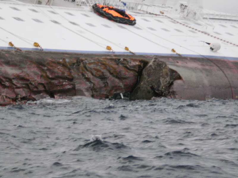 Naufragio Concordia, lo scoglio de Le Scole diventerà un monumento in memoria dei naufraghi