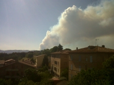 la colonna di fumo visibile da Siena