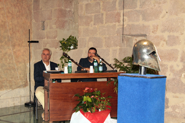 Scatti dalla conferenza-studio sull’elmo trafugato al Giglio