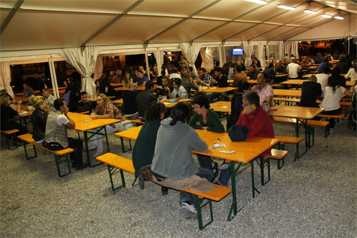 Oktoberfest porta a Siena birra, sapori e folklore bavaresi nel nome del divertimento