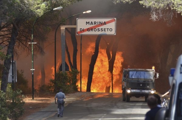 Regione al fianco di Marina di Grosseto. «Manterremo i nostri impegni dopo l’incendio»