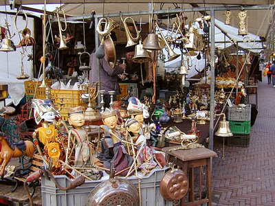 Mercatino di solidarietà a San Rocco a Pilli tra addobbi natalizi, borse e oggettistica