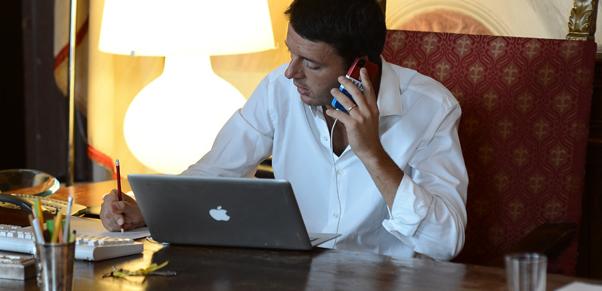 Renzi, le nuove proposte viaggiano online: «Ridurre le tasse per chi lavora»