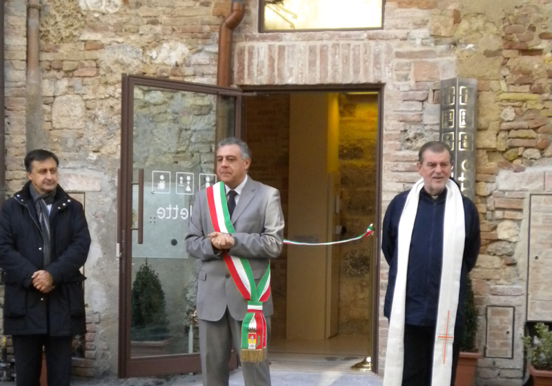 San Gimignano, inaugurati i nuovi bagni pubblici nel centro storico