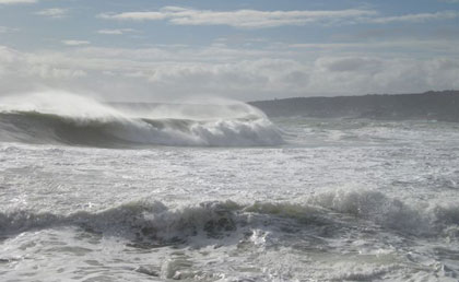 Vento forte e mareggiate, allerta meteo sulla costa toscana