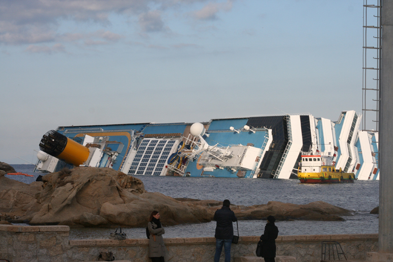 Naufragio Concordia, l’allarme del ministro Clini: «Rimozione urgente»