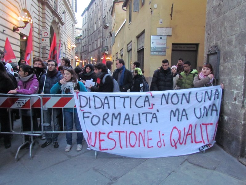 Inaugurazione dell’anno accademico con attimi di tensione al Rettorato