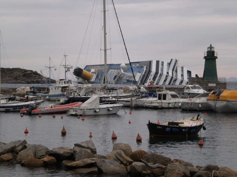 Costa Concordia un anno dopo, il Giglio si prepara a ricordare la notte più lunga