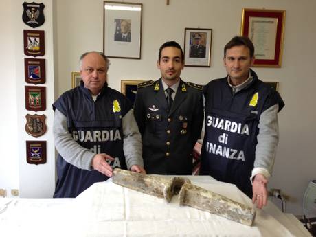 Guardia di Finanza recupera antica ancora romana nel livornese