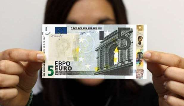 L’euro si rifà il look e sulla banconota da 5 euro spunta la dea Europa