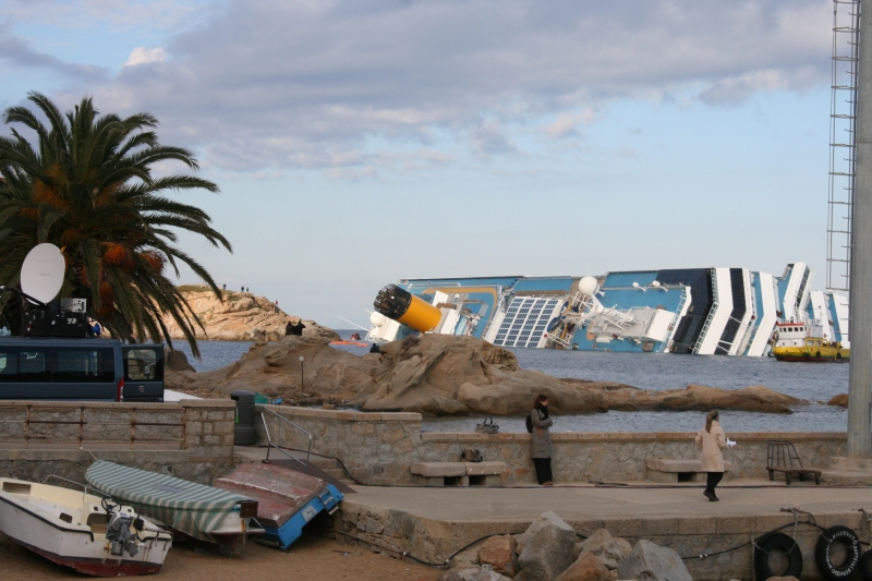 Concordia, il ministro Clini: «Rimozione forse prima di settembre. Piombino la soluzione che auspico»