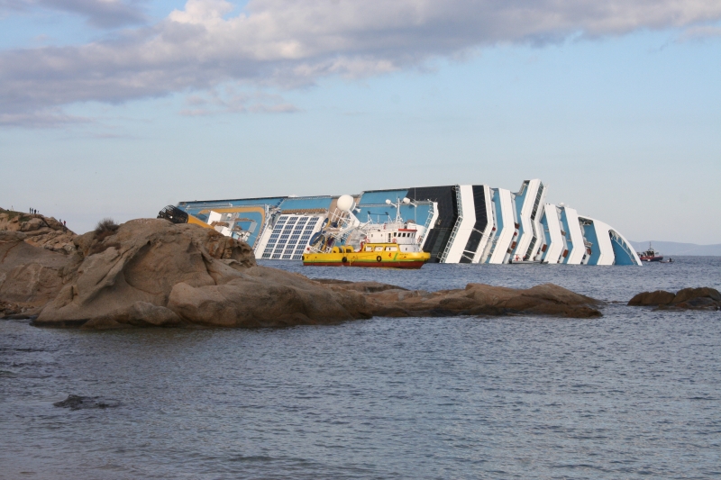 Naufragio Concordia, un calcio alla memoria. L’Aegilium costretto a scendere in campo nel giorno del ricordo