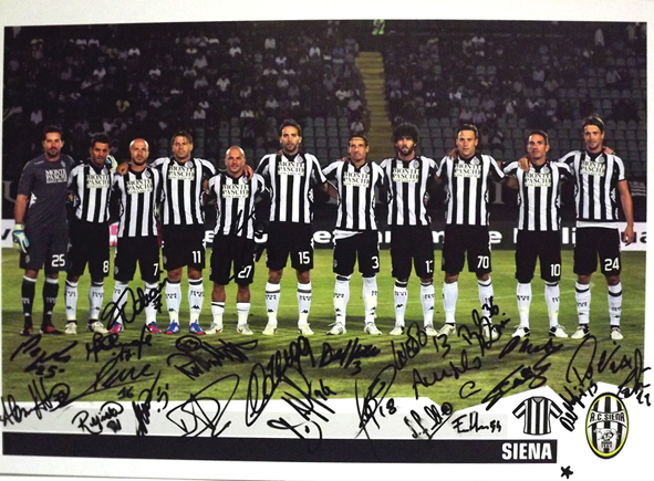 Prima dello scontro salvezza Genoa-Siena è un’asta di solidarietà. In palio su eBay le maxi-figurine Panini